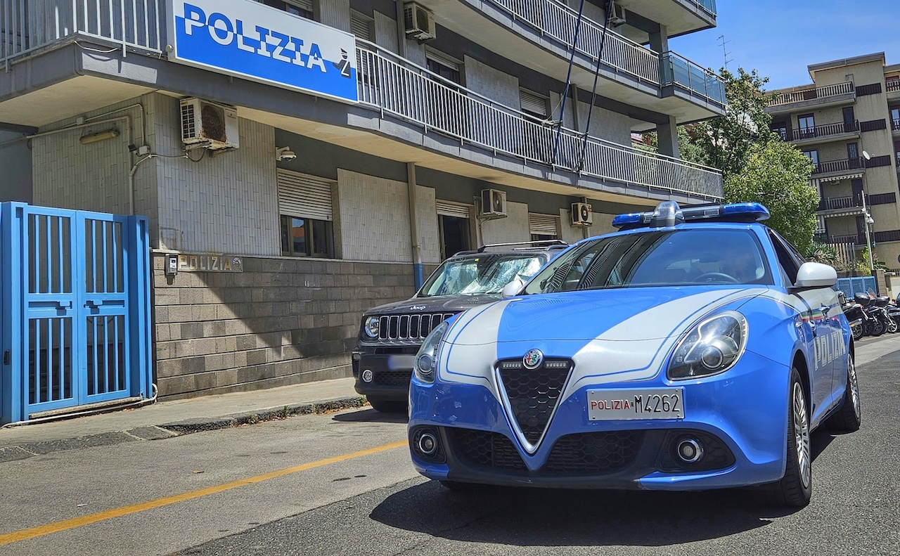 Scoperta casa di prostituzione nel cuore di Catania: 37enne sorpresa con un cliente