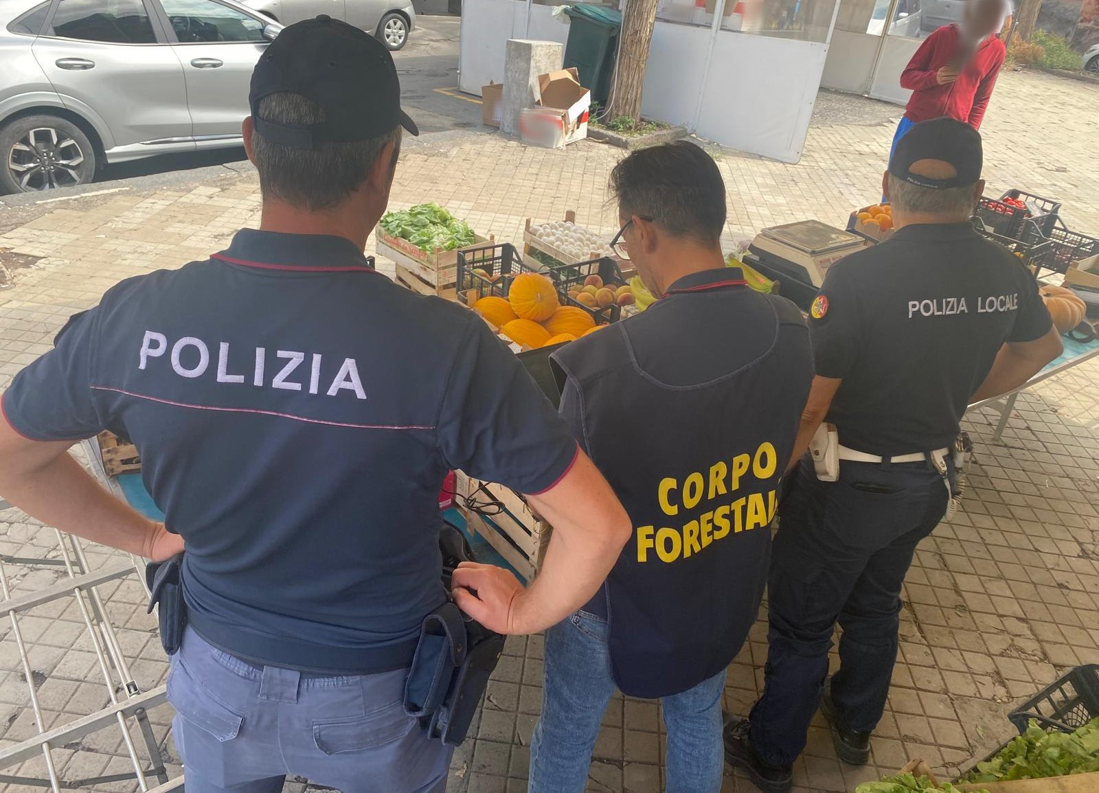 Adrano, ispezionati due venditori ambulanti: sequestrati oltre 230 chili di prodotti ortofrutticoli non tracciati e sanzioni per più di 12mila euro