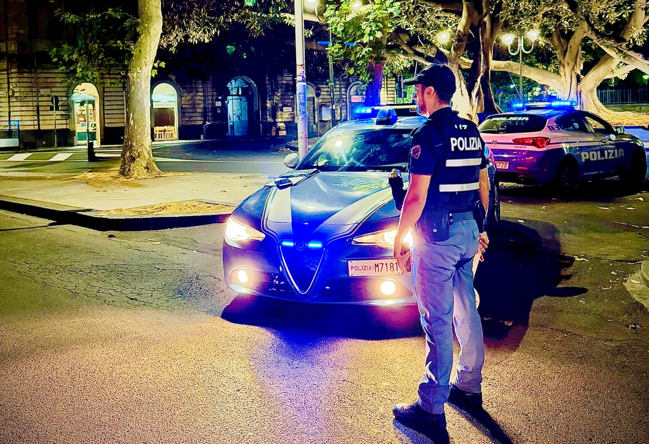 Catania, sorpreso di notte a rovistare dentro un’auto: ruba un paio di guantoni da boxe, arrestato 43enne