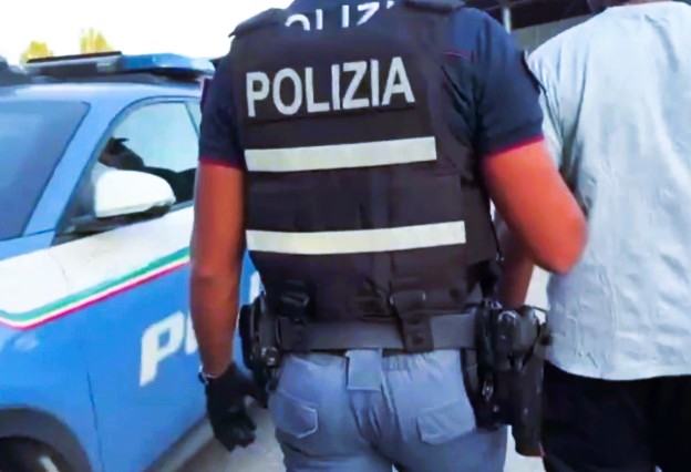Gela, ricercato in Germania per tentato omicidio si nasconde in un pozzo luce: arrestato 20enne