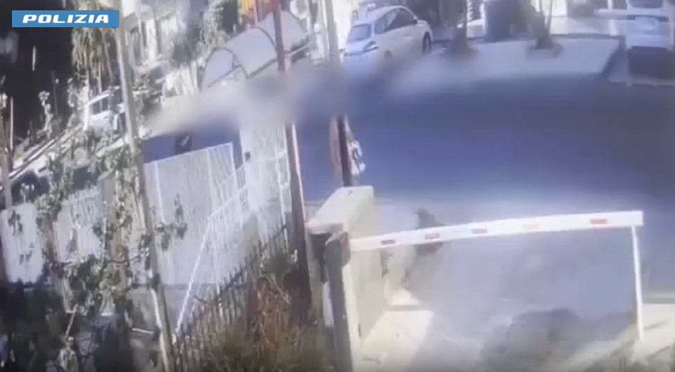 Gela, 75enne aggredita alle spalle in strada: tenta di sgozzarla con un coltello, arrestato 42enne
