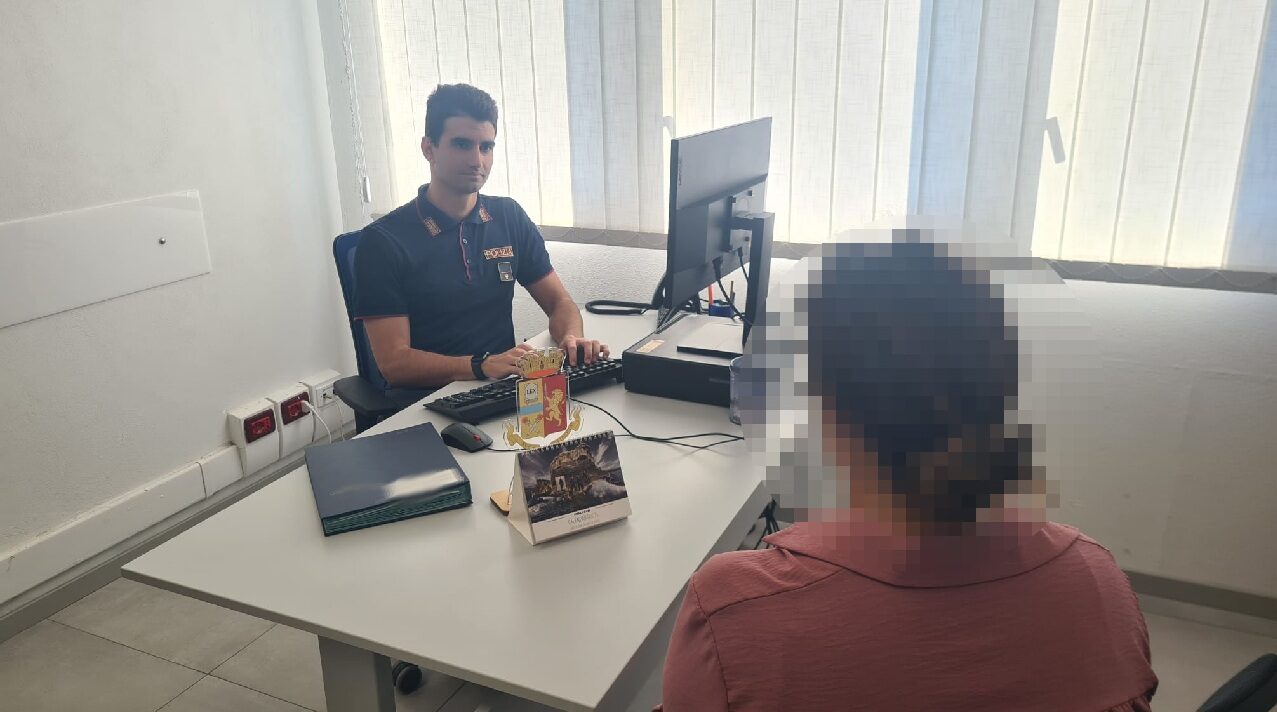 Catania, minaccia l’ex compagna mostrandole una pistola in videochiamata