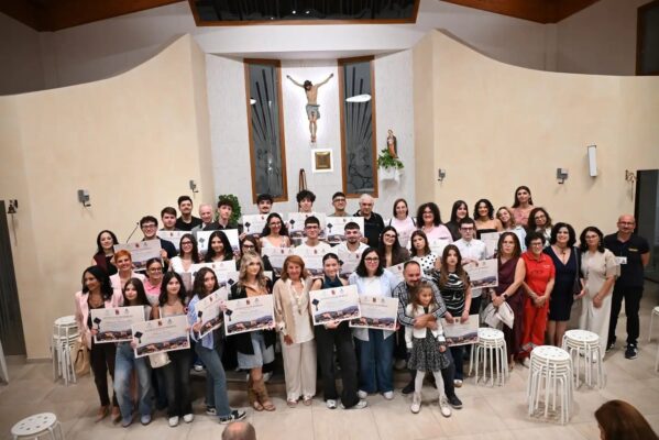La Pro Loco premia i “centisti” paternesi del Liceo “Rapisardi” nell’anno 2026