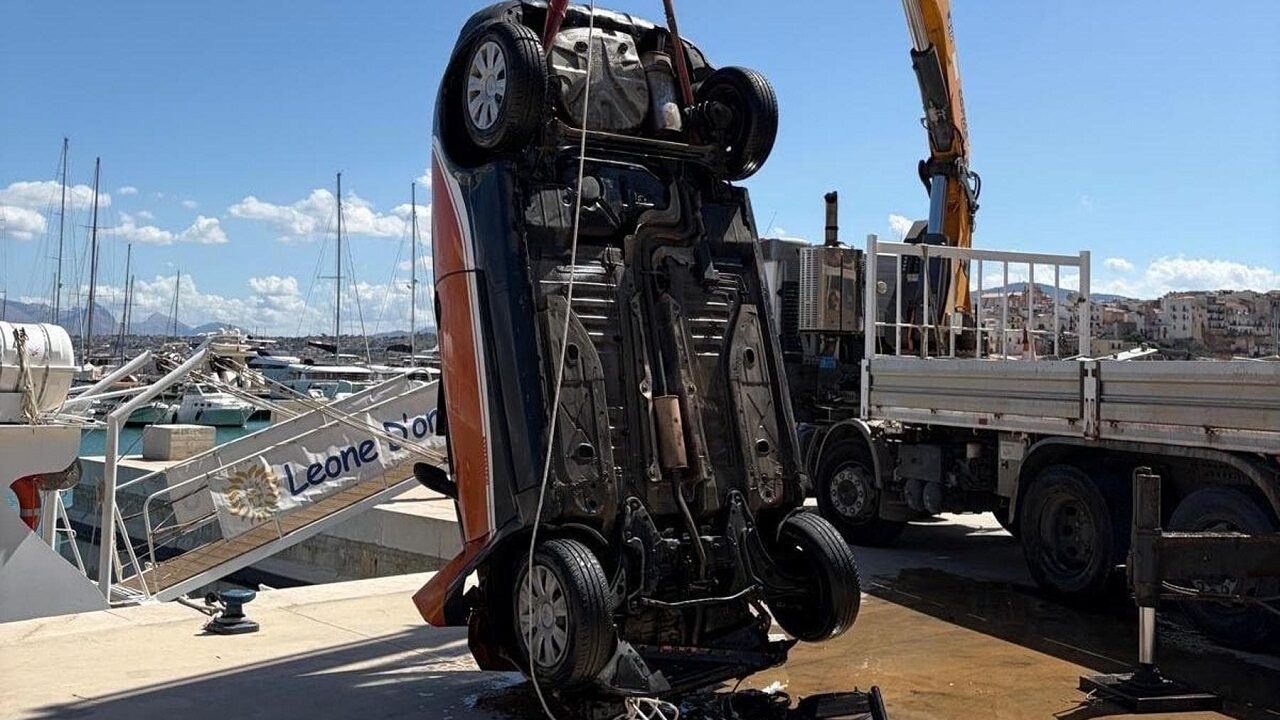 Auto finisce in mare nel Trapanese: a bordo due persone