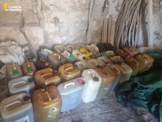 Autocarro carico di gasolio senza documenti: sequestrati 750 litri dalla Guardia di Finanza