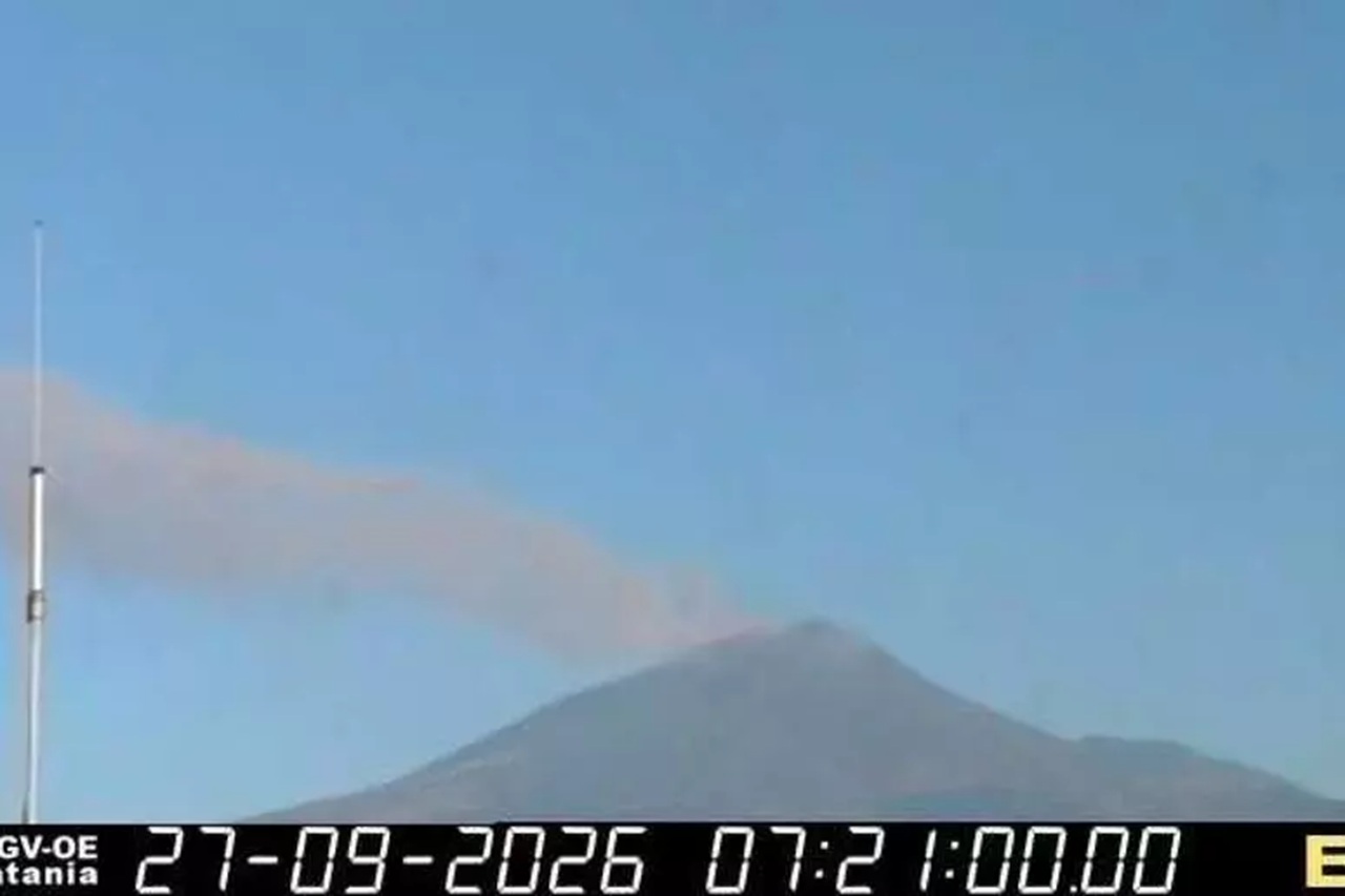 Cenere dell’Etna, aeroporto di Catania ancora fermo: stop ai voli prorogato fino alle 23.59