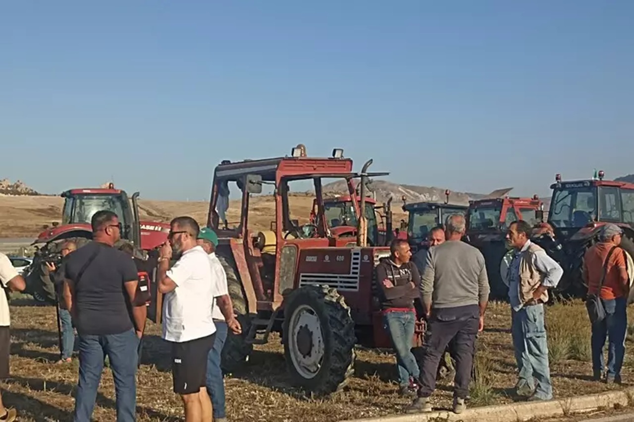 Trattori in strada in Sicilia, scatta la protesta degli agricoltori: “Non vogliamo morire di fame”