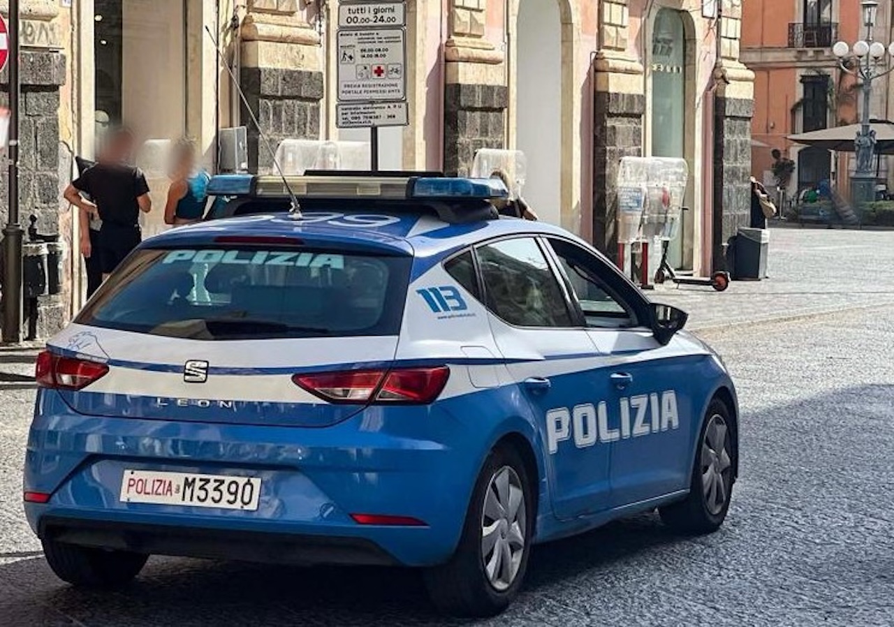 Catania, evade dai domiciliari e tenta un furto in un negozio di via Etnea: arrestato