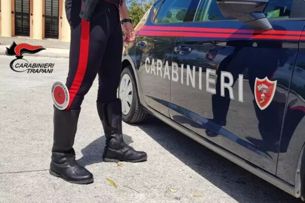 Marsala, oltre 1,8 chili di marijuana e 37 piante di cannabis in casa: arrestato 46enne