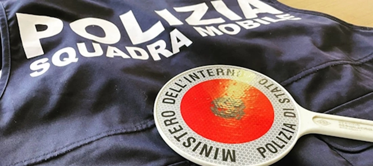 Droga nascosta in casa con gli studenti, sequestrati oltre 7 chili e 30mila euro: arrestati due fratelli
