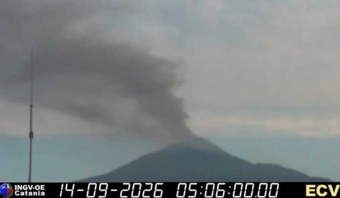 Etna, nuova emissione di cenere: VONA passa al livello rosso