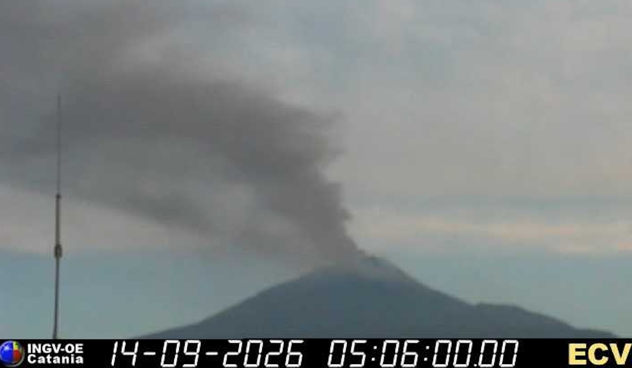 Etna, nuova emissione di cenere: VONA passa al livello rosso