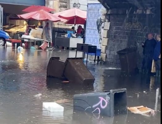 Maltempo a Catania, strade trasformate in fiumi: allagamenti alla Fiera e acqua nei negozi