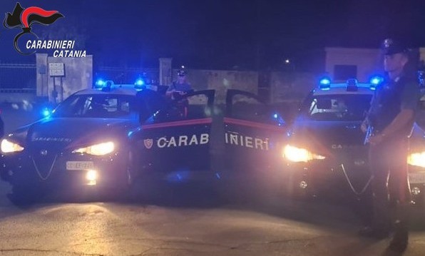 Inversione improvvisa alla vista dei carabinieri, scatta l’inseguimento: 21enne nei guai