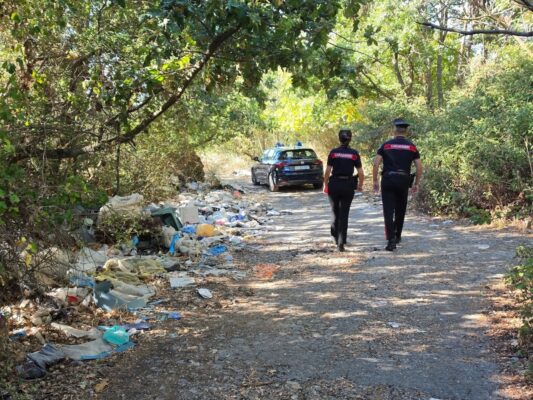 Madonie, scoperta una vasta discarica abusiva nel bosco: sequestrata un’area con rifiuti per circa 10mila metri quadrati