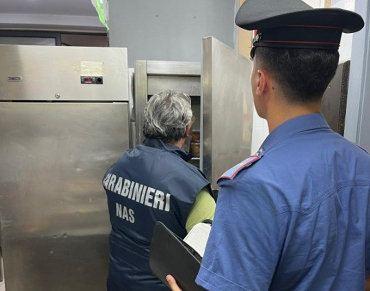 Piedimonte Etneo, controlli in una macelleria: alimenti senza tracciabilità, scattano sequestro e multa da 15mila euro