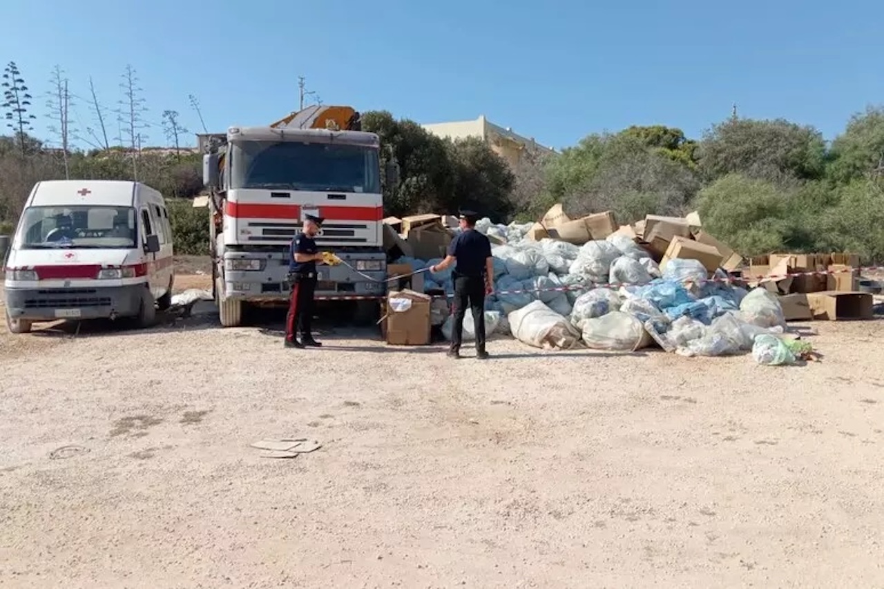 Lampedusa, sequestrata area accanto all’hotspot: sarebbe stata utilizzata come discarica di rifiuti