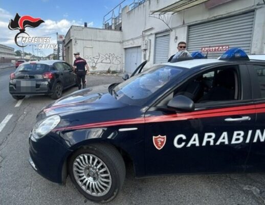 Prende di mira due anziane per rapinarle: denunciato un 40enne a Misterbianco