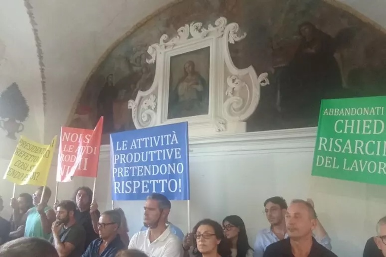Frana di Niscemi, la protesta degli esercenti: “19mila euro non bastano, non possiamo più lavorare”