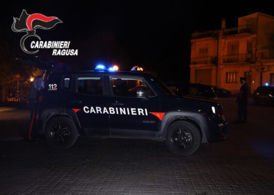 Ordigno esploso davanti a negozio di abbigliamento, due arresti a Vittoria