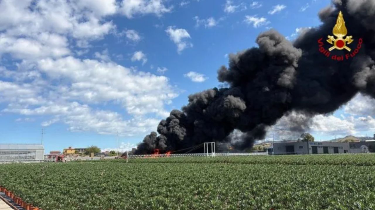 Vasto incendio in un vivaio di Milazzo: situazione sotto controllo