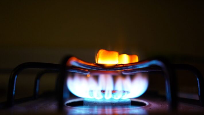 Luce e gas, il nuovo contributo Eni per le famiglie italiane: risparmio fino ai 200 euro all’anno
