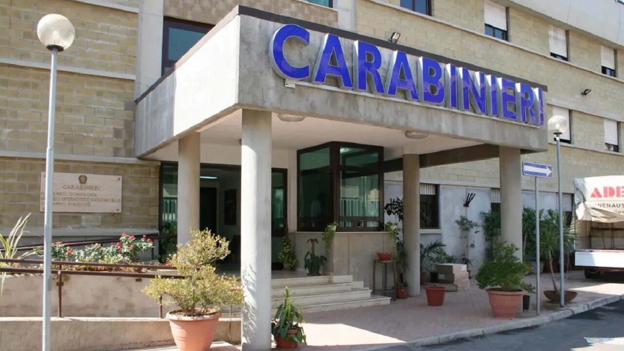 Gela, trovato con 4 chili di hashish in casa: arrestato 21enne