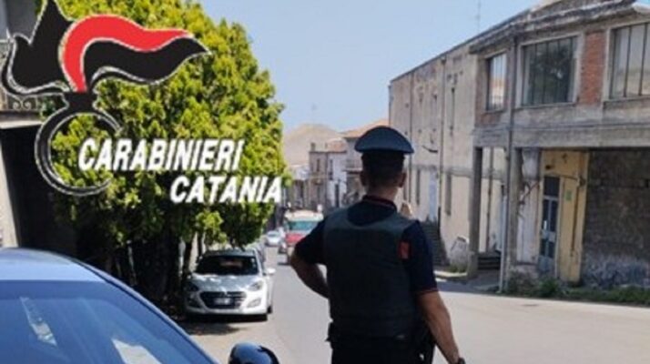 Rubata auto nel Catanese: i carabinieri recuperano il mezzo a meno di un’ora dal furto