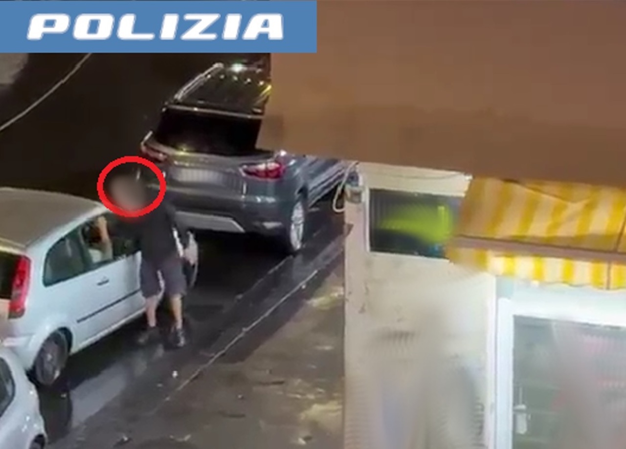 Catania, trasforma una cabina elettrica in un deposito di droga: arrestato pusher di 51 anni