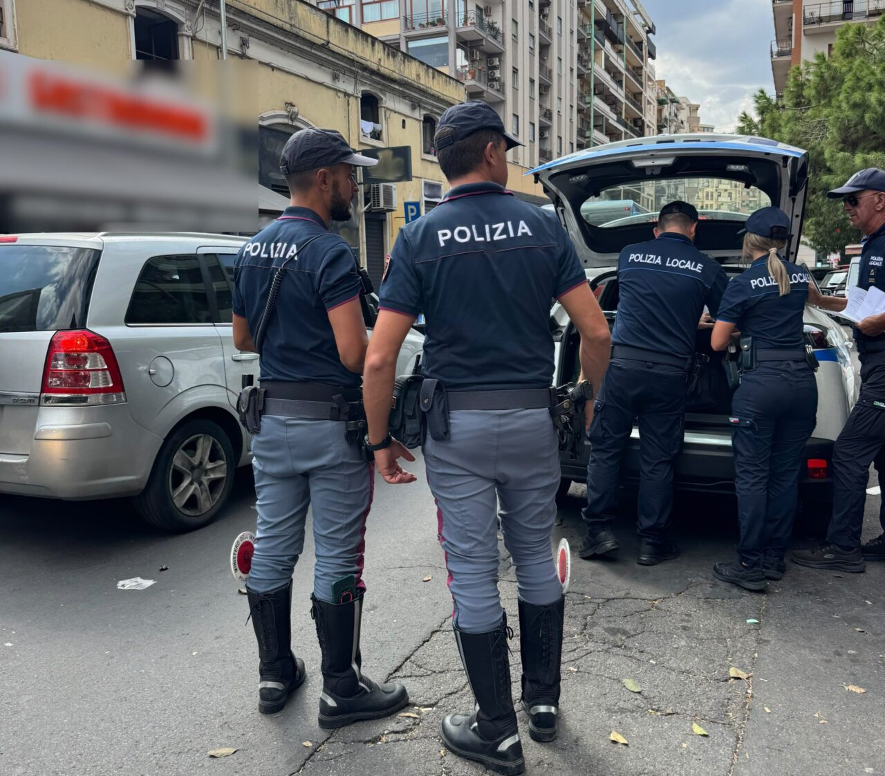 Controlli straordinari a Picanello: segnalati allacci abusivi, infrazioni del codice della strada e venditori ambulanti