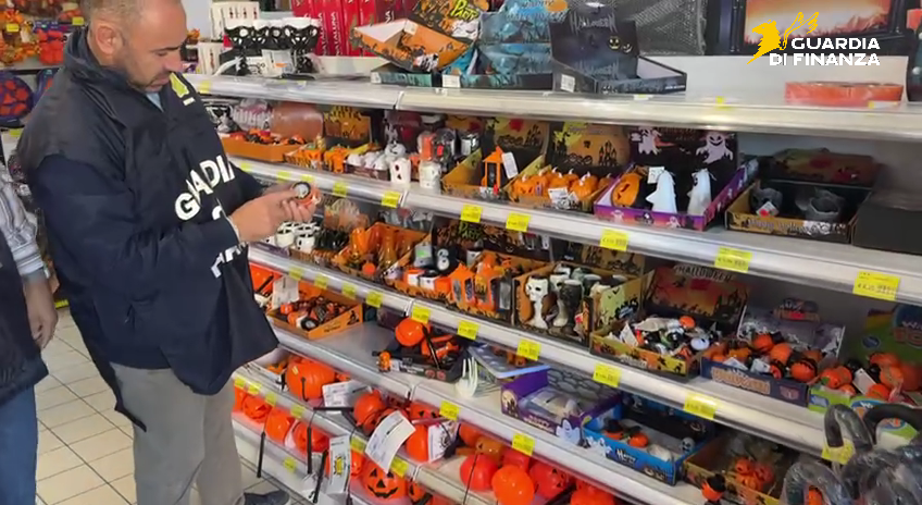 Controlli tra Ragusa e Vittoria, sequestrati oltre 17mila articoli di “Halloween” non conformi