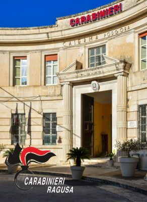 Non si ferma all’alt e scatta l’inseguimento, poi i controlli antidroga: arresto e denuncia nel Ragusano