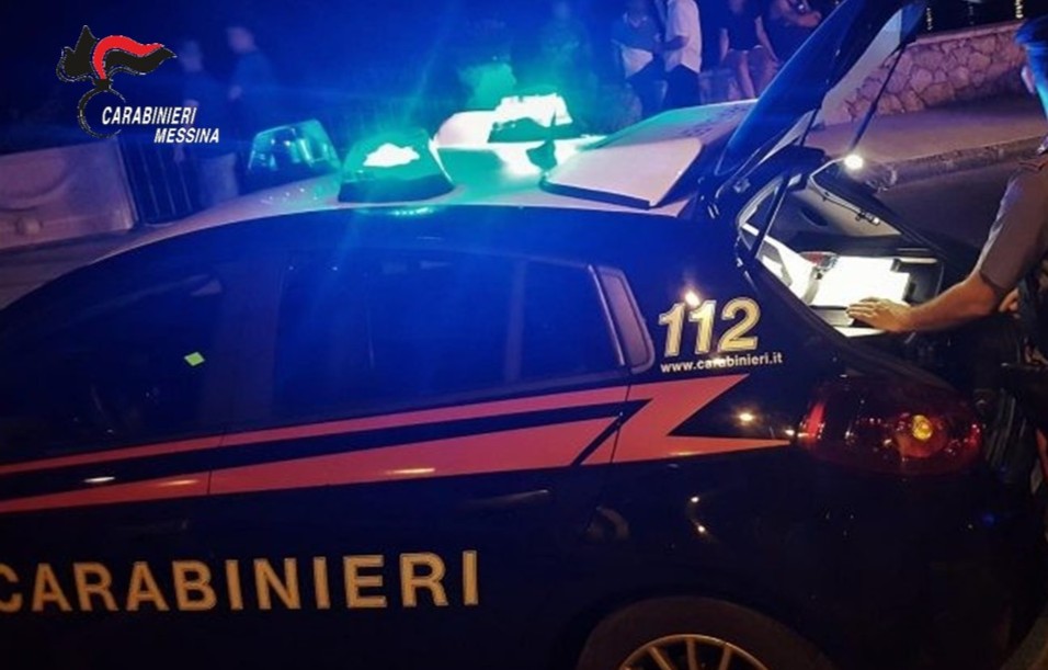 Hashish nascosto sotto il letto e soldi in contanti: arrestato 25enne nel Messinese