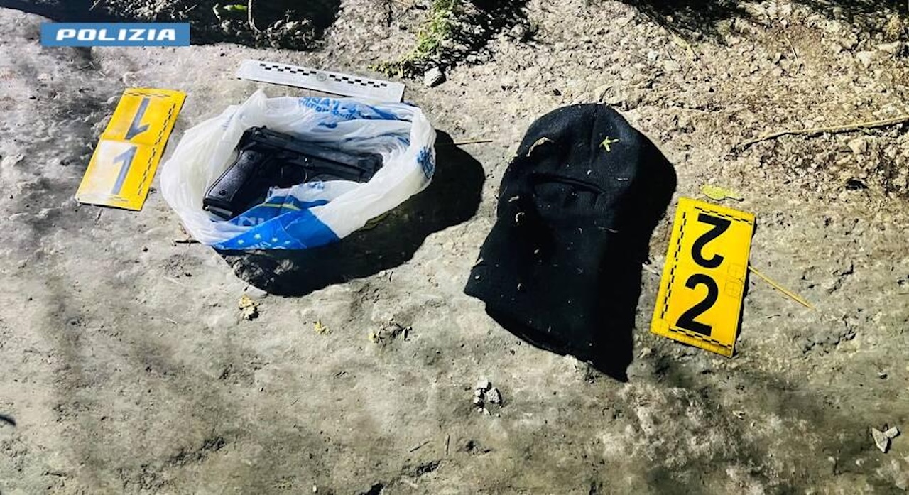 Rapinato e sequestrato il titolare di un locale di Ortigia: costretto a prelevare soldi al bancomat, fermati due giovani