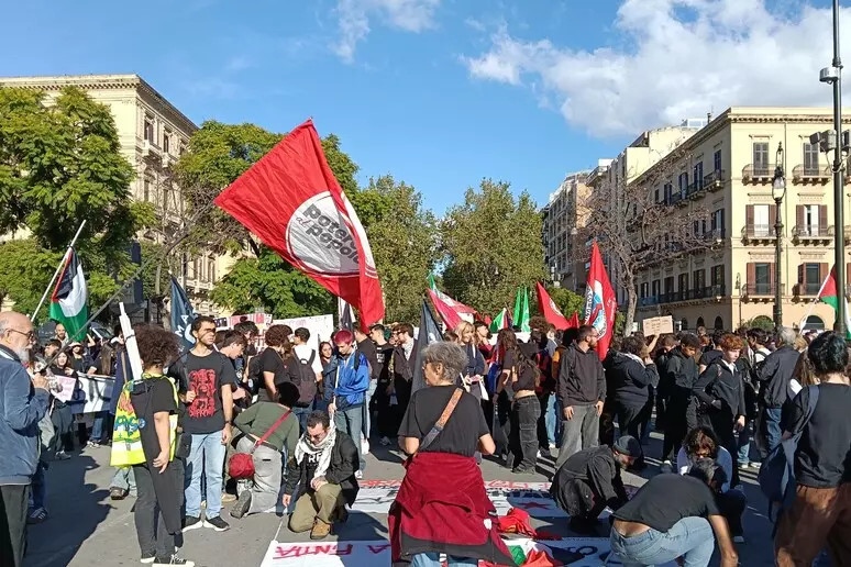 Sciopero generale, anche Palermo come Catania scende in piazza: migliaia di studenti e lavoratori in corteo