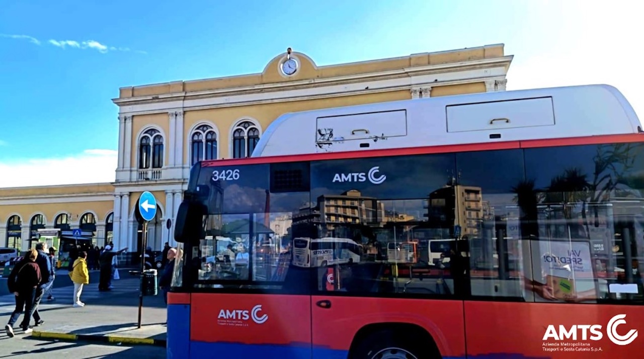 Aggressione su un bus a Catania: colpito al volto conducente Amts