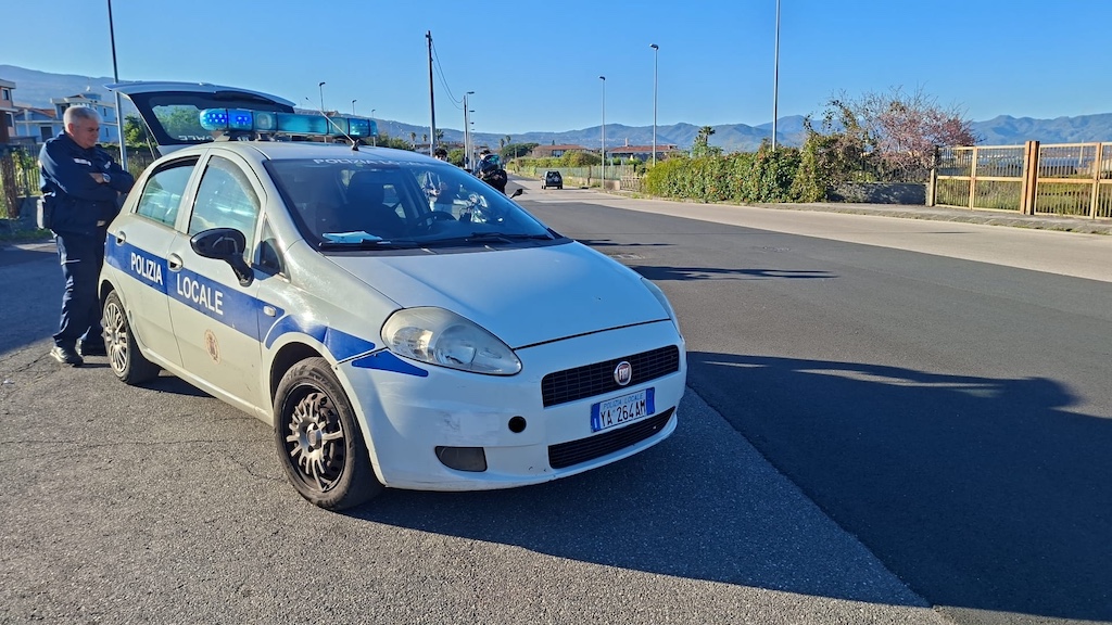 Riposto, 24enne in difficoltà in mare, salvata dalla polizia locale dopo un delicato dialogo