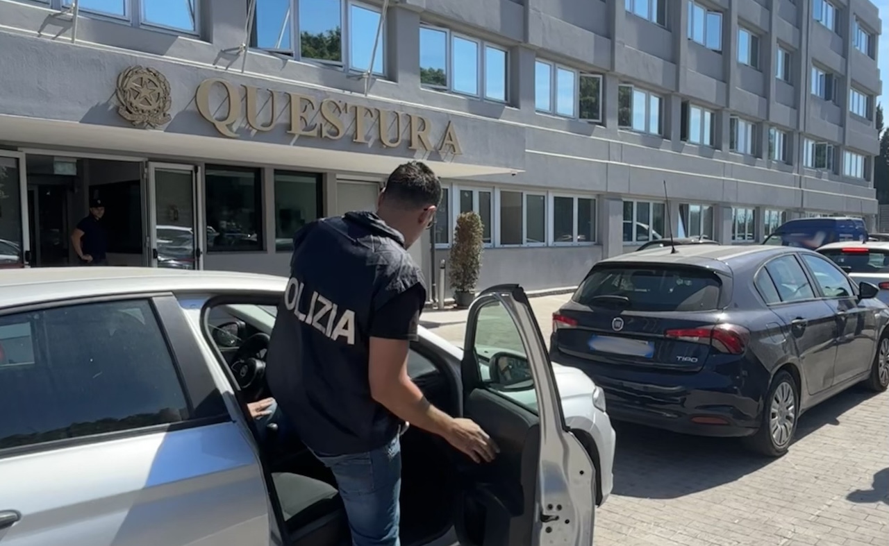 Catania, sorpreso a rubare in casa: “Sono un ladro, devo sfamare i miei figli”