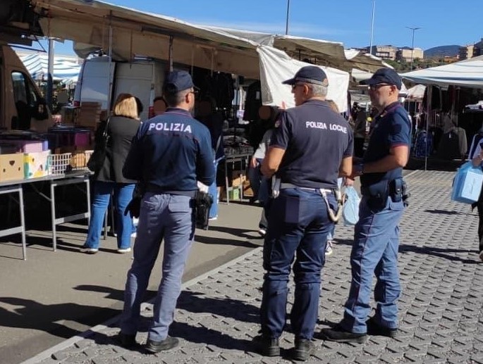 Mercato di Adrano, stretta contro gli abusivi: “In un anno tanti ambulanti si sono regolarizzati”