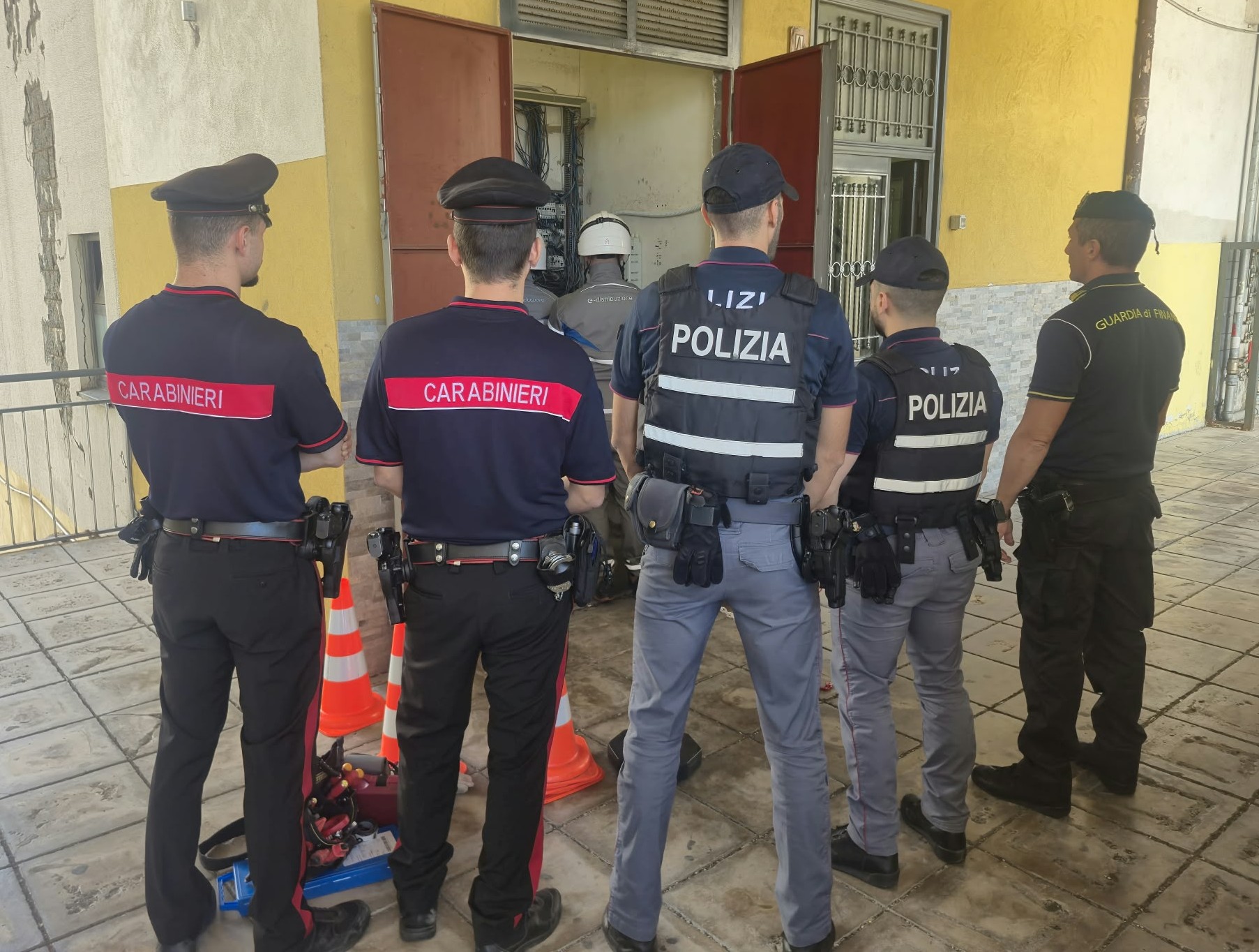 Catania, scoperti 55 allacci abusivi in 3 palazzine di Librino