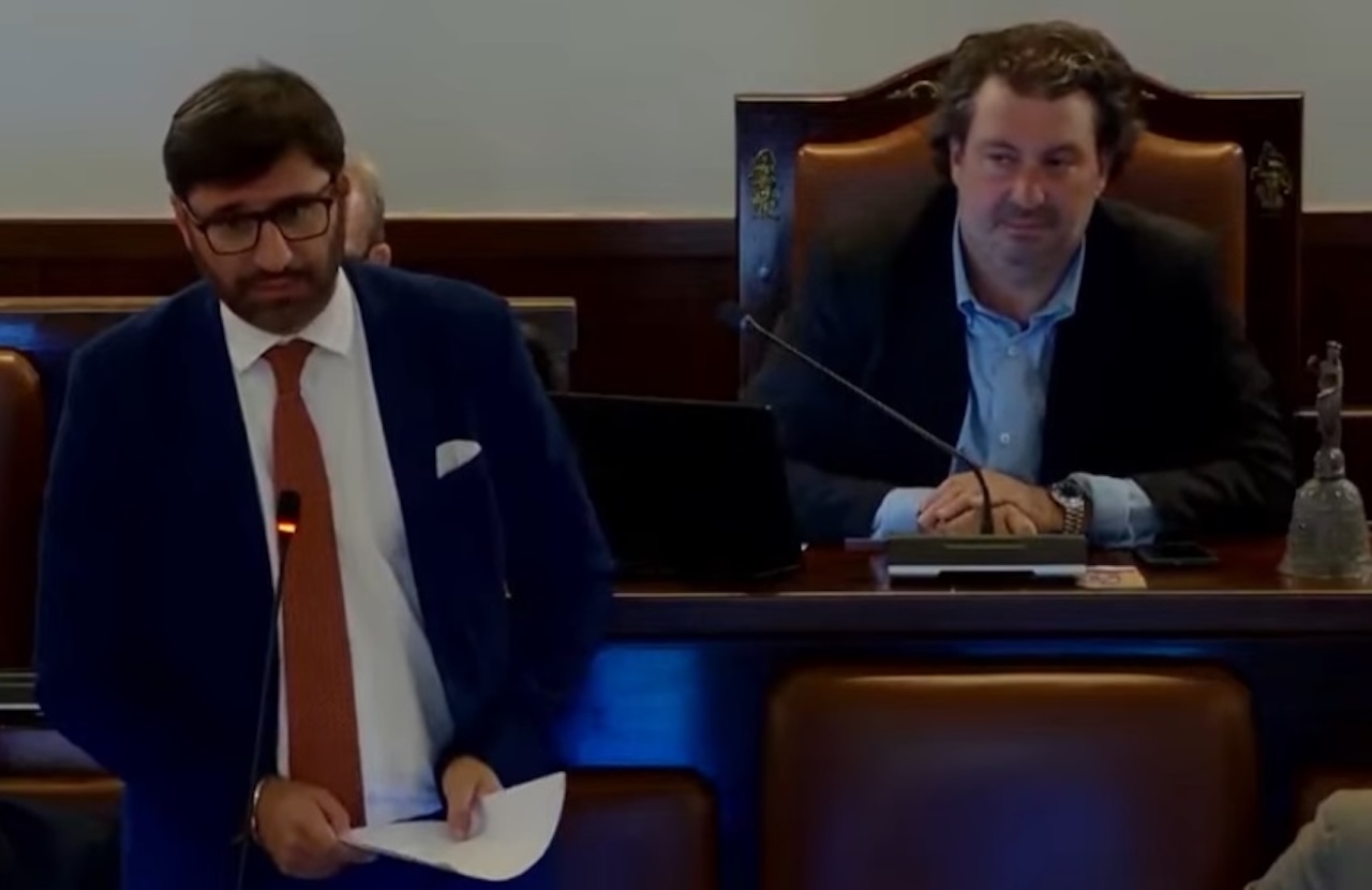 Catania, via libera del Consiglio comunale a bilancio e regolamento dei Municipi: arriva la sfiducia per i presidenti