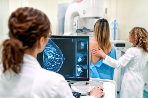 Screening oncologici in Sicilia, aumentano le adesioni: mammella e cervice uterina in crescita, resta l’allarme per il colon-retto