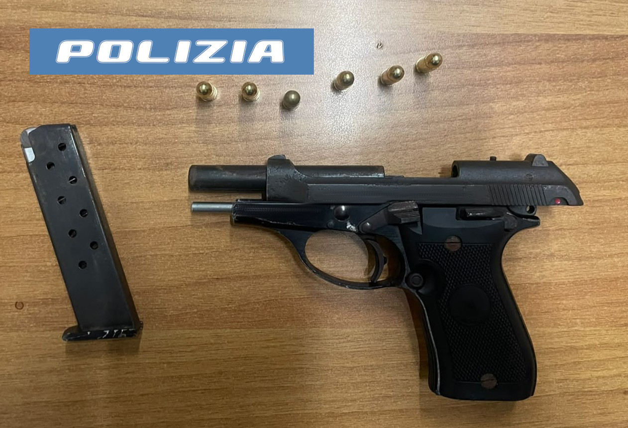 Catania, fermato di notte a San Cristoforo con una pistola carica nei pantaloni: arrestato 49enne