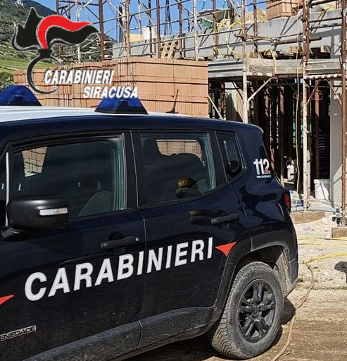 Colpo nel cantiere, spariscono 2.500 chili di tubi in ferro: refurtiva già rivenduta, tre denunciati
