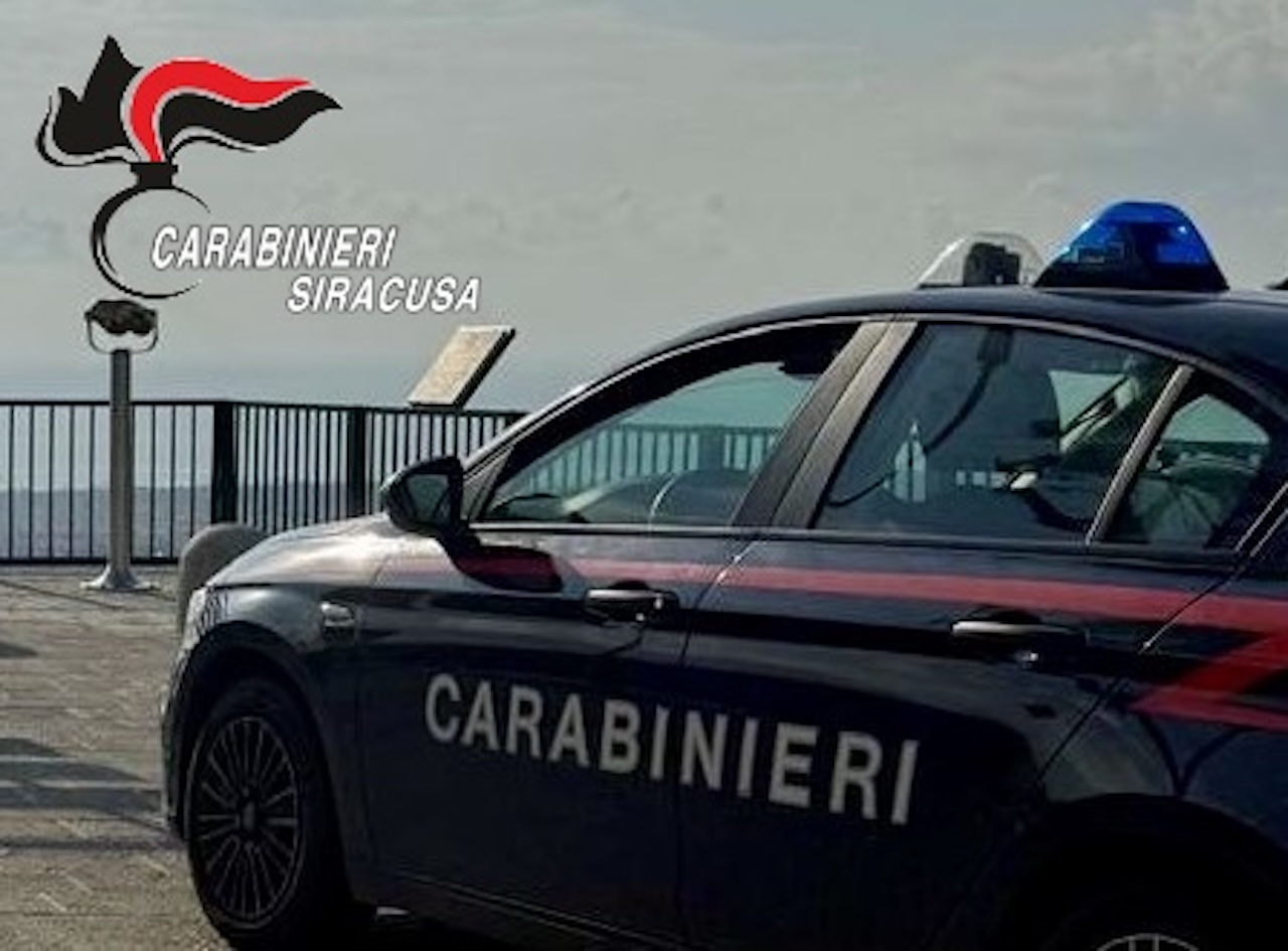 Avola Antica, danneggia il cannocchiale panoramico e un albero al Belvedere: denunciato un 18enne