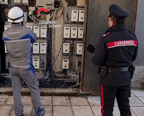 Catania, allacci abusivi alla rete elettrica a San Cristoforo: 5 denunciati, danno da oltre 24mila euro