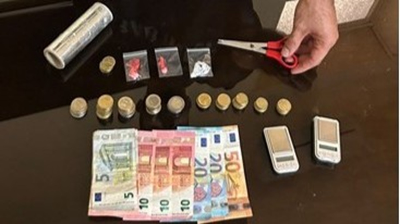 Catania, scoperta una piazza di spaccio a San Cristoforo: porte blindate e telecamere per sfuggire ai controlli
