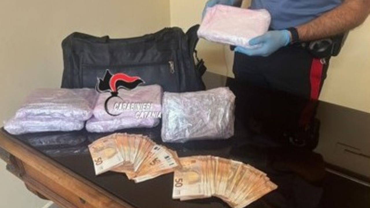Catania, quasi 8 chili di cocaina su un furgone: arrestati due giovani calabresi