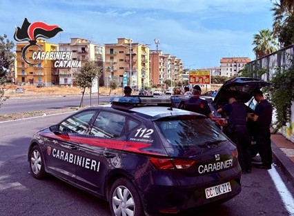 Cocaina in casa nonostante i domiciliari, scatta il blitz: arrestato 27enne a Catania