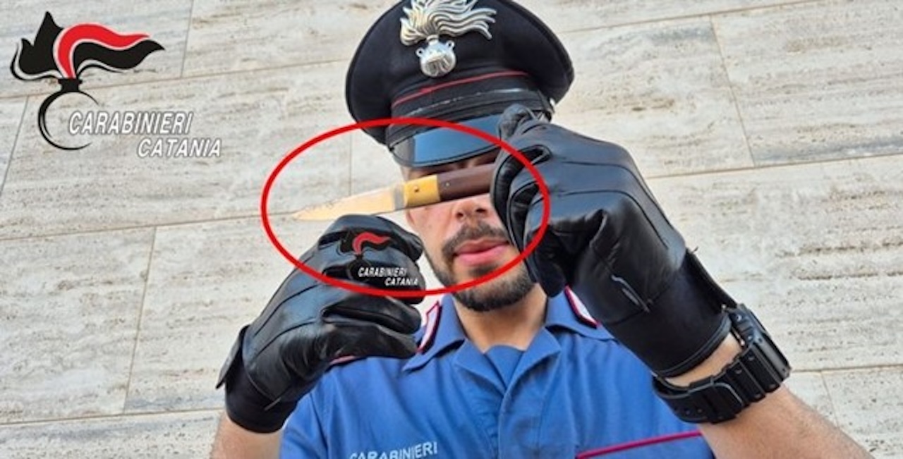 Nervoso all’alt dei carabinieri: in tasca aveva un coltello